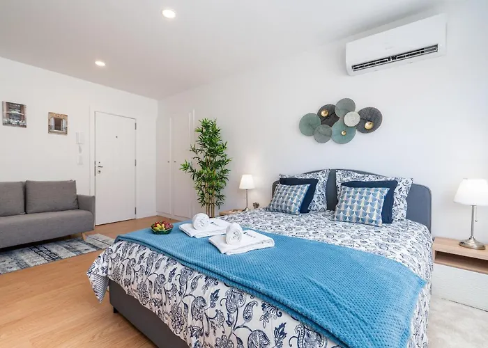 Host Wise - Comfy Sunny Flat - Prime Location