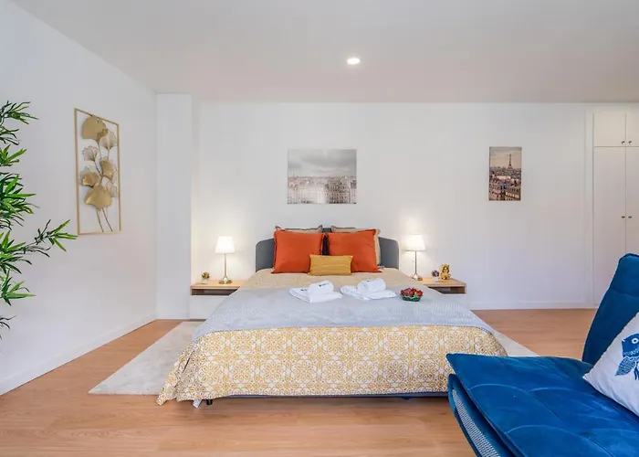 Host Wise - Comfy Sunny Flat - Prime Location