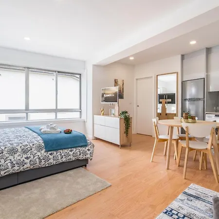 Host Wise - Comfy Sunny Flat - Prime Location