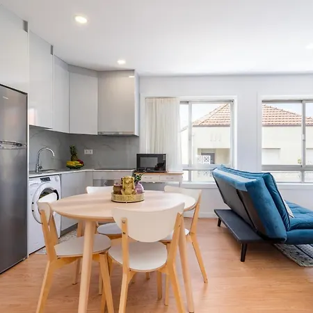 Host Wise - Comfy Sunny Flat - Prime Location 公寓