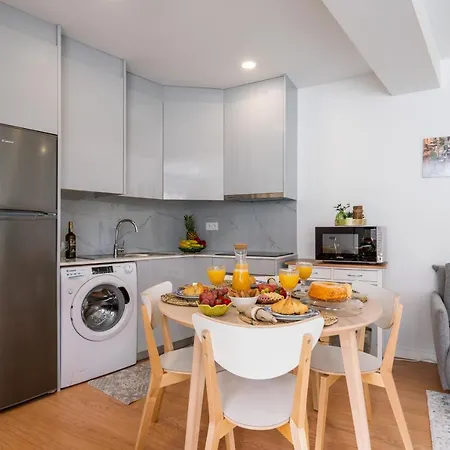 Host Wise - Comfy Sunny Flat - Prime Location