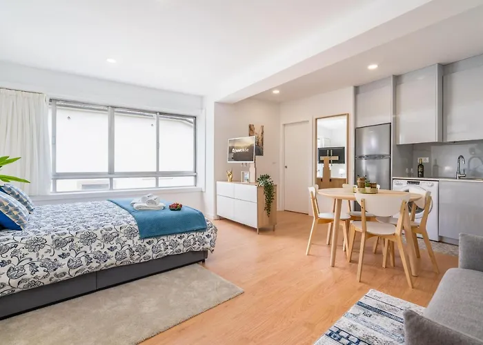 Host Wise - Comfy Sunny Flat - Prime Location