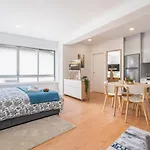 Host Wise - Comfy Sunny Flat - Prime Location