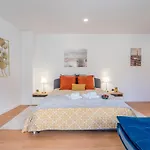 Host Wise - Comfy Sunny Flat - Prime Location