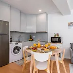 Host Wise - Comfy Sunny Flat - Prime Location