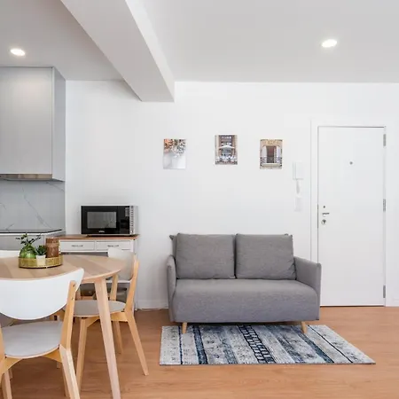 Host Wise - Comfy Sunny Flat - Prime Location