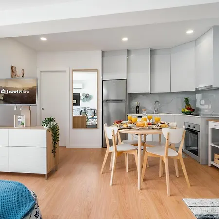 Host Wise - Comfy Sunny Flat - Prime Location Porto
