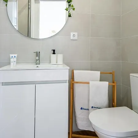 Host Wise - Comfy Sunny Flat - Prime Location