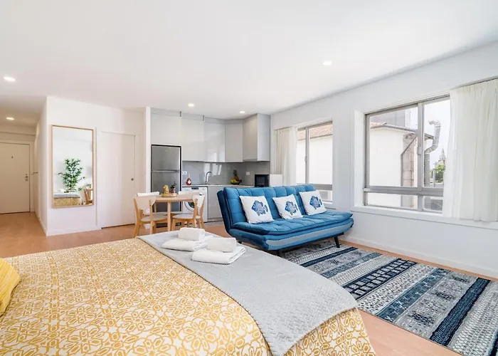 Host Wise - Comfy Sunny Flat - Prime Location