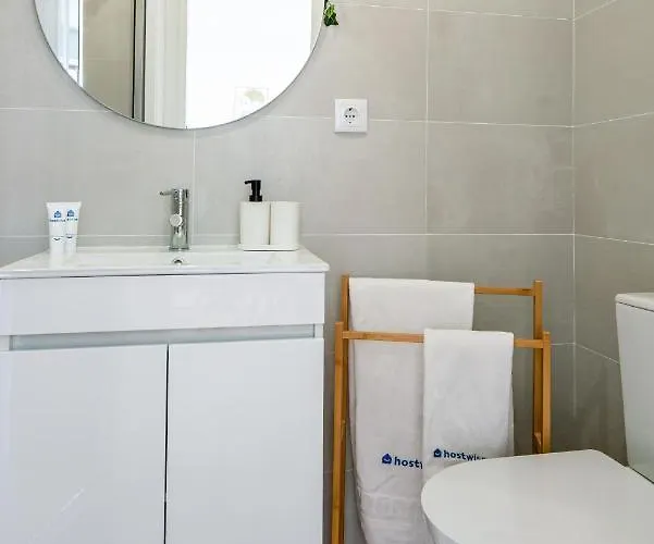 Host Wise - Comfy Sunny Flat - Prime Location