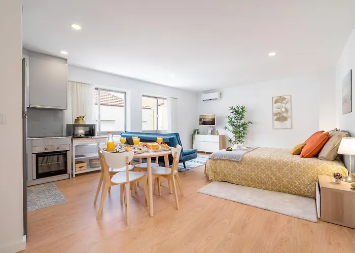 Host Wise - Comfy Sunny Flat - Prime Location * 포르투