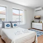 Host Wise - Comfy Sunny Flat - Prime Location * Oporto