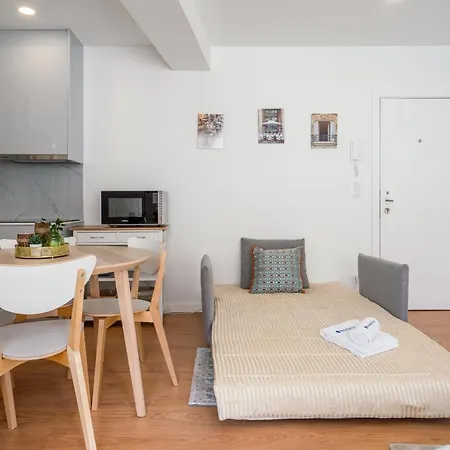 Host Wise - Comfy Sunny Flat - Prime Location Oporto