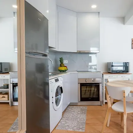 Host Wise - Comfy Sunny Flat - Prime Location Apartament