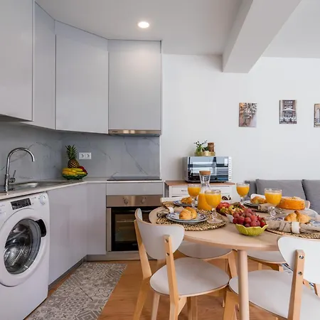 Apartament Host Wise - Comfy Sunny Flat - Prime Location Porto