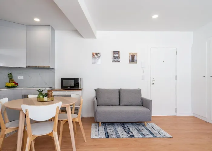 Host Wise - Comfy Sunny Flat - Prime Location